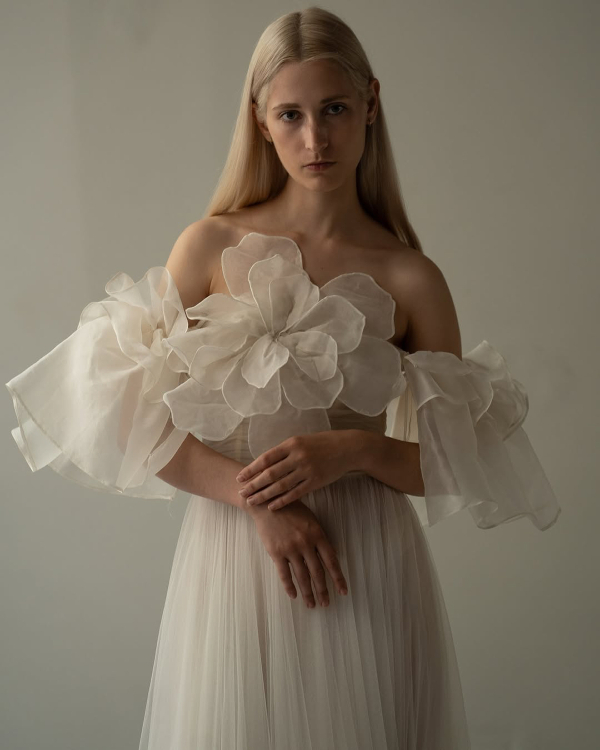 10 Ways to Style One Wedding Dress from Ceremony to Reception