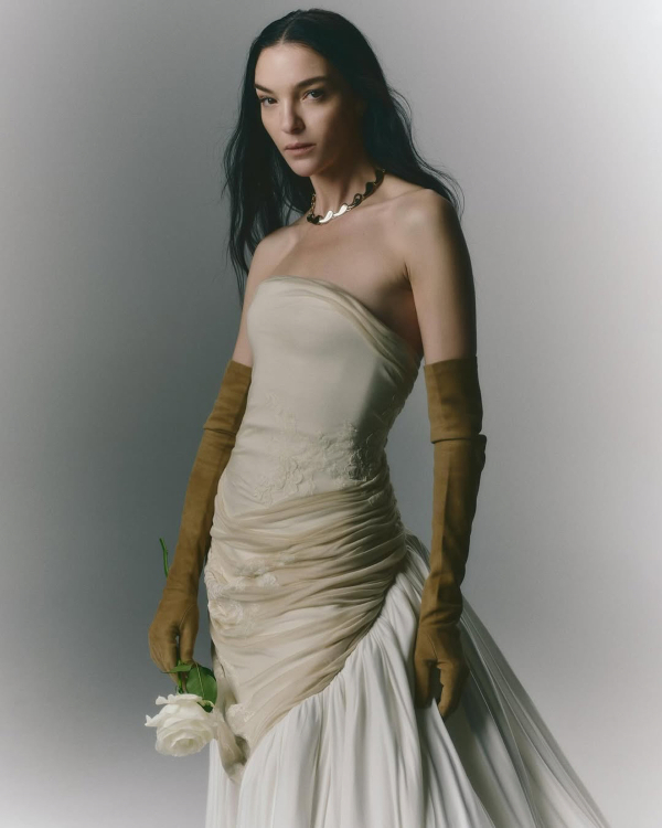 10 Ways to Style One Wedding Dress from Ceremony to Reception