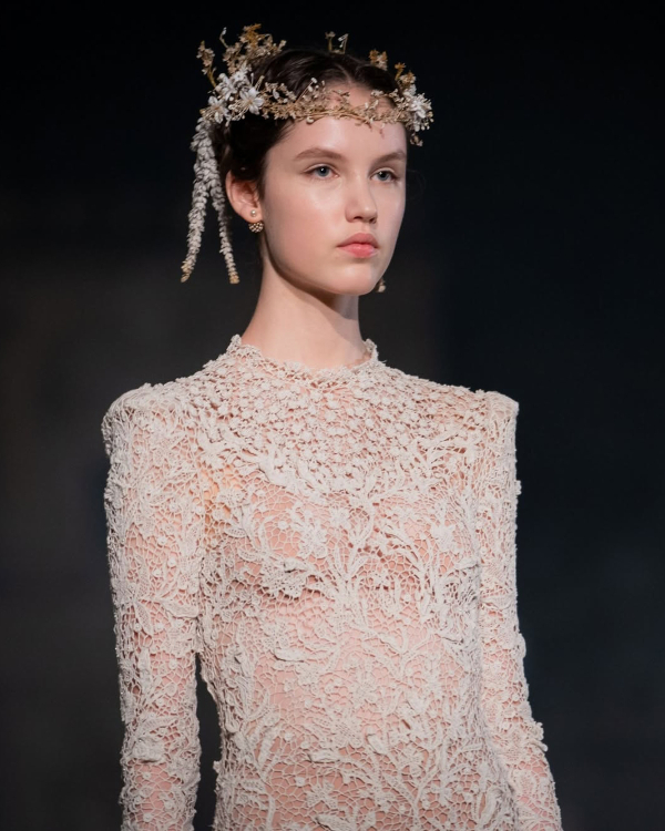 10 Ways to Style One Wedding Dress from Ceremony to Reception