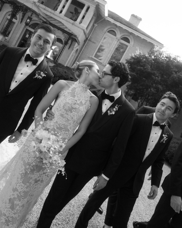 A Colorful & Relaxed Vintage Celebration in The Berkshires