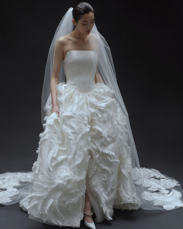 10 Ways to Style One Wedding Dress from Ceremony to Reception