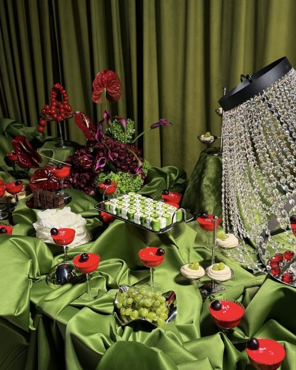 Trend: Colorful Tablecloths