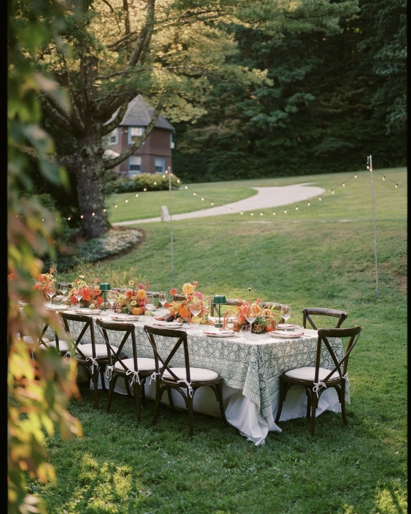 A Colorful & Relaxed Vintage Celebration in The Berkshires