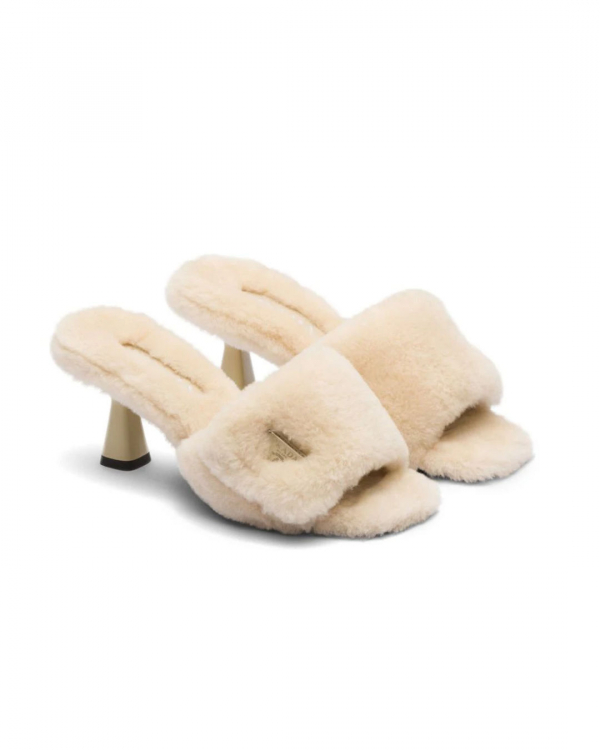 Fluffy Shoes for a Winter Wedding