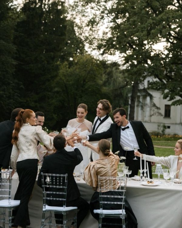 10 Things You Should Never Do at a Wedding