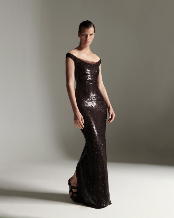 40 Standout Christmas Party Outfits for 2024 | Trendy Xmas Party Looks for Women