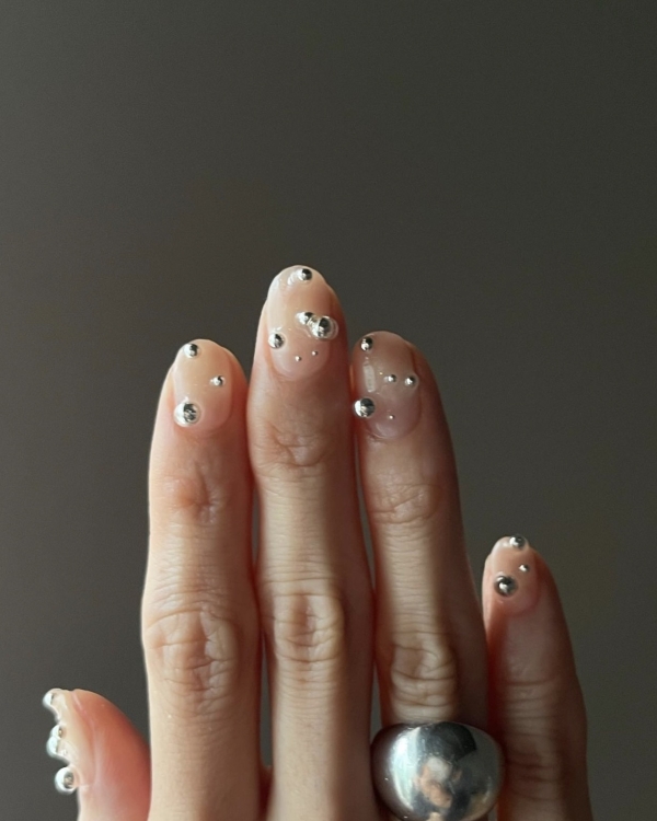 30 Nail Designs to Try This Holiday Season