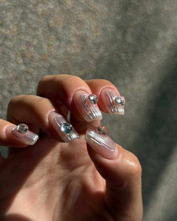 30 Nail Designs to Try This Holiday Season