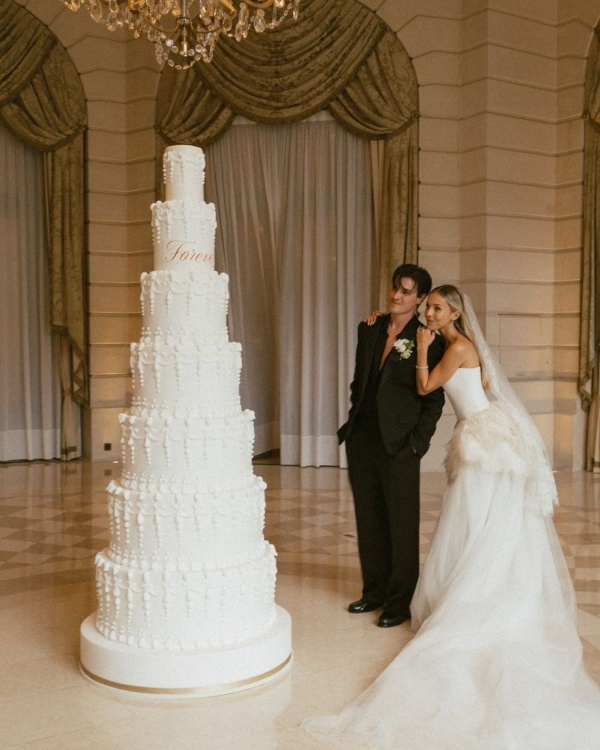 10 Major Wedding Cake Trends for 2025