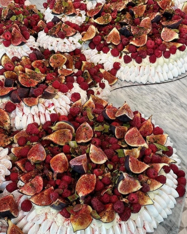 10 Major Wedding Cake Trends for 2025