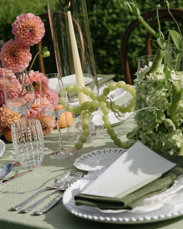 A Colorful Wedding Amongst the Costwolds Countryside