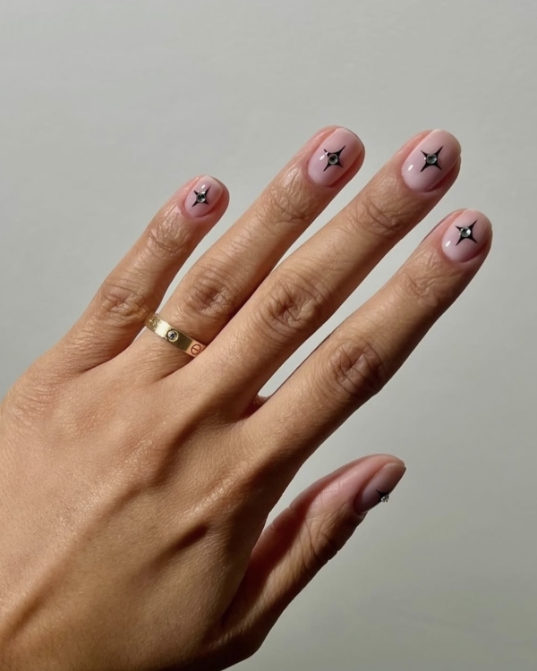 30 Nail Designs to Try This Holiday Season