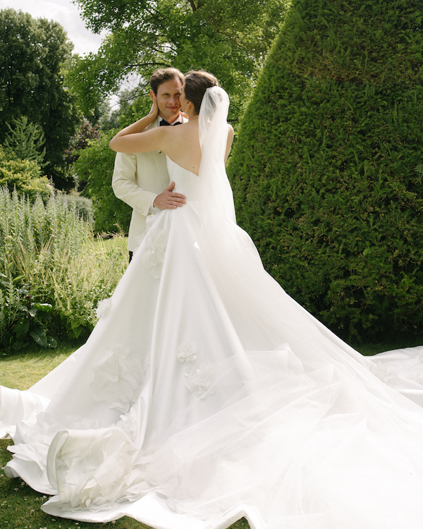 A Colorful Wedding Amongst the Costwolds Countryside