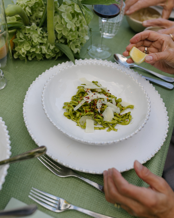 A Colorful Wedding Amongst the Costwolds Countryside