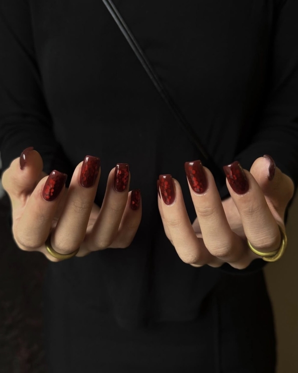 30 Nail Designs to Try This Holiday Season