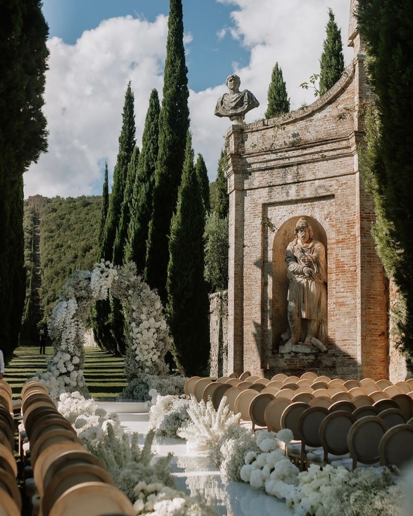 15 Awe-Inspiring Garden Wedding Venues Around the World