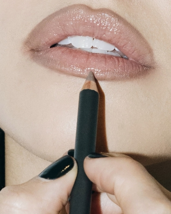 6 Eye-Catching Makeup Looks to Try for New Year’s Eve 2025