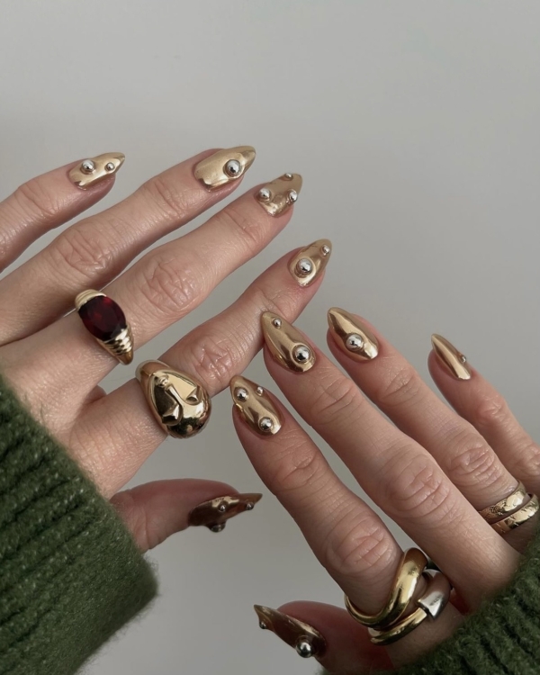 30 Nail Designs to Try This Holiday Season