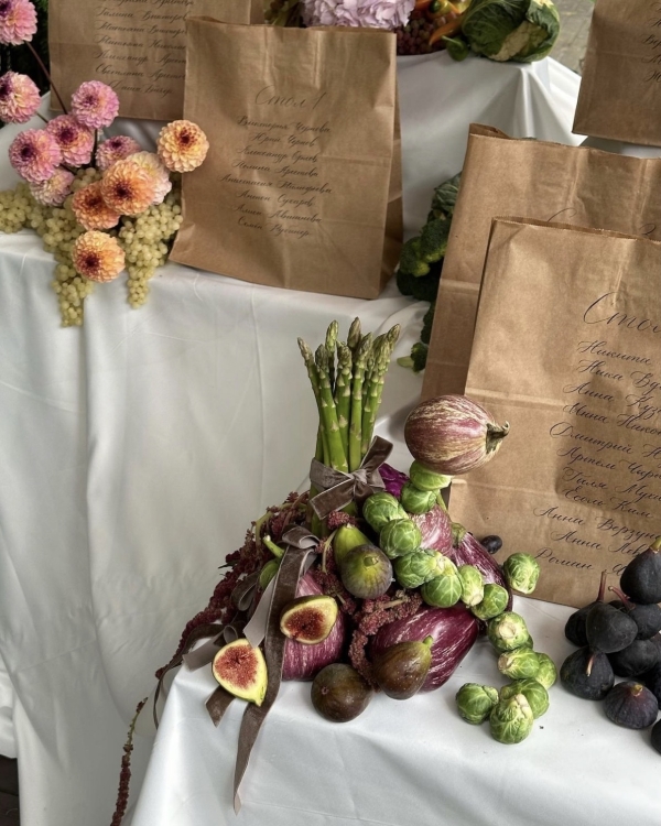 35 Artistic Fruit & Vegetable Centerpiece Arrangements