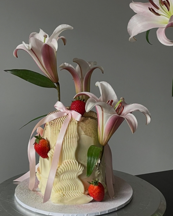 10 Major Wedding Cake Trends for 2025