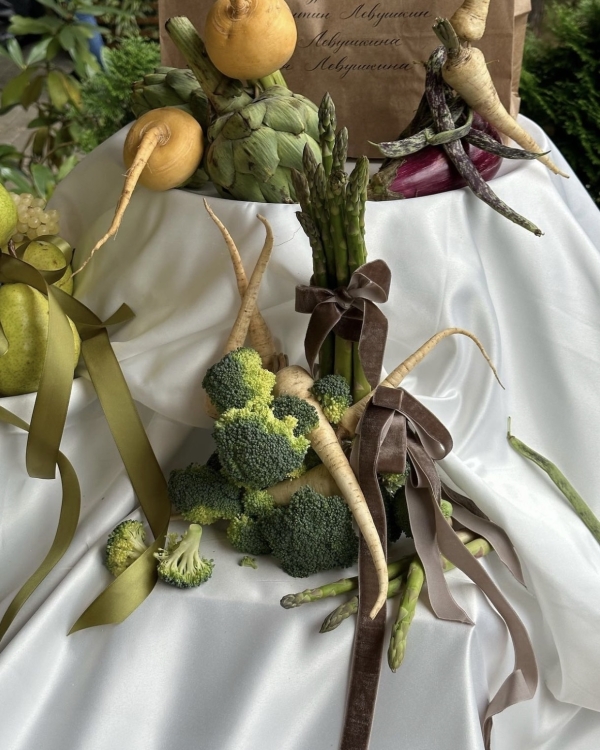 35 Artistic Fruit & Vegetable Centerpiece Arrangements