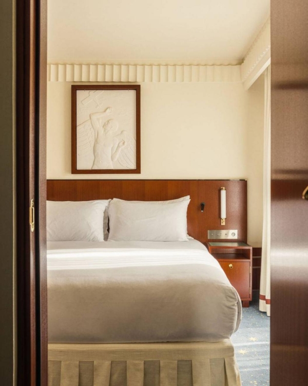 10 Romantic New Hotels in Paris View