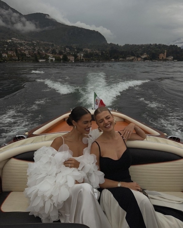 Should Bridesmaids Pay for Their Expenses?