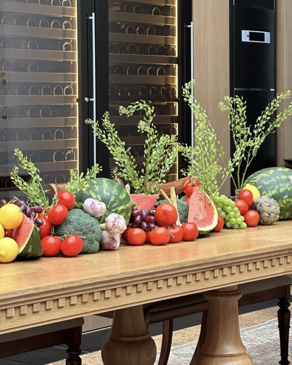 35 Artistic Fruit & Vegetable Centerpiece Arrangements