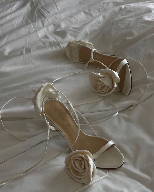 The Wedding Wardrobe Unpacked: Pros & Cons