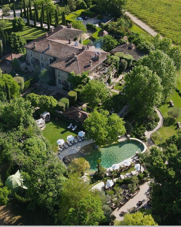 15 Awe-Inspiring Garden Wedding Venues Around the World