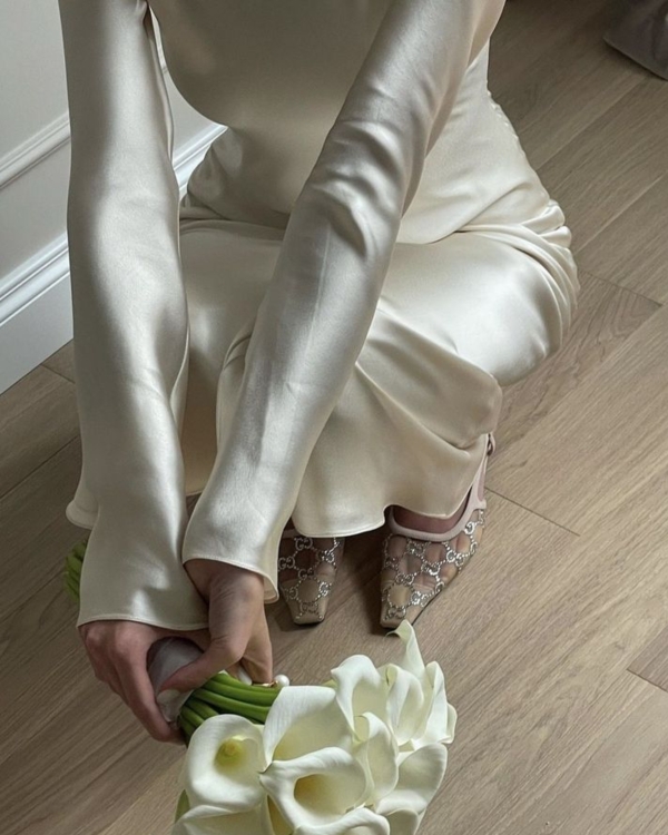 The Wedding Wardrobe Unpacked: Pros & Cons