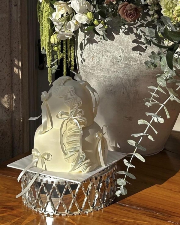 10 Major Wedding Cake Trends for 2025