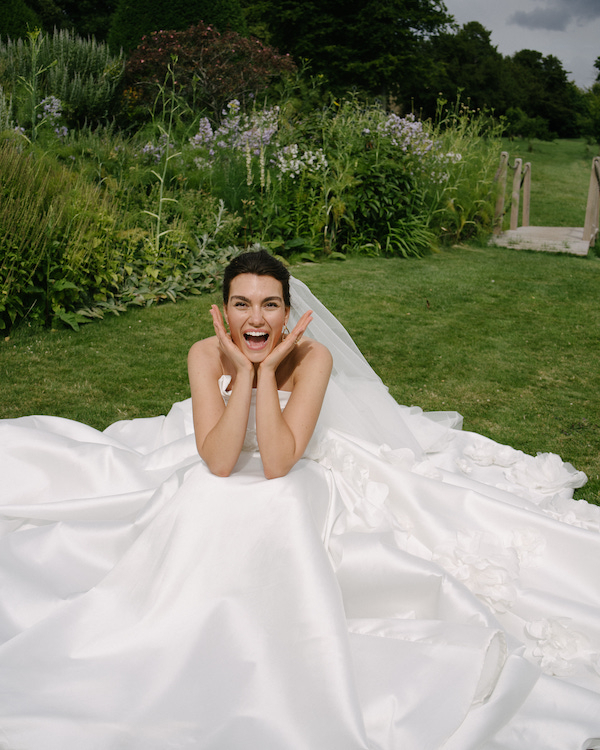 A Colorful Wedding Amongst the Costwolds Countryside