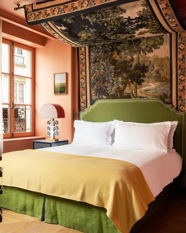 10 Romantic New Hotels in Paris View