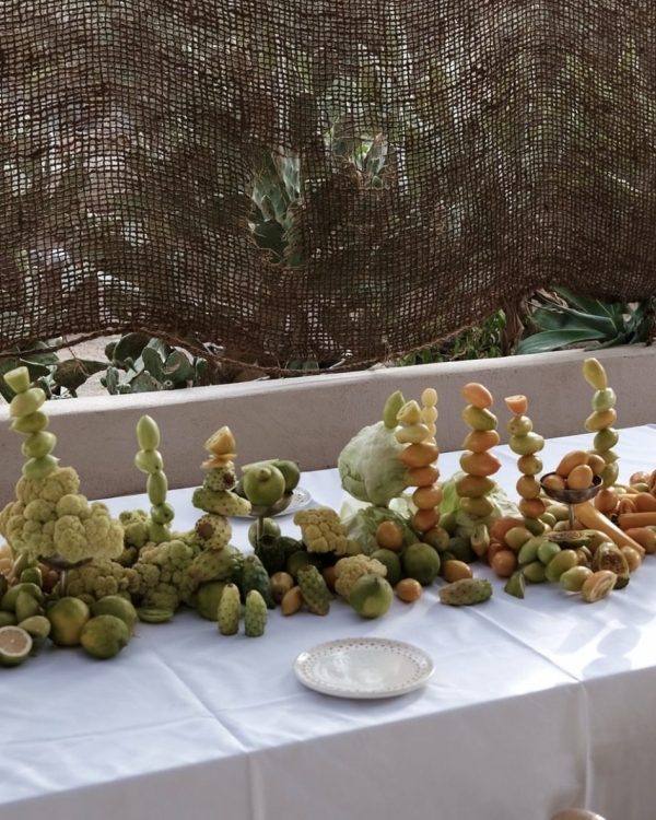 35 Artistic Fruit & Vegetable Centerpiece Arrangements