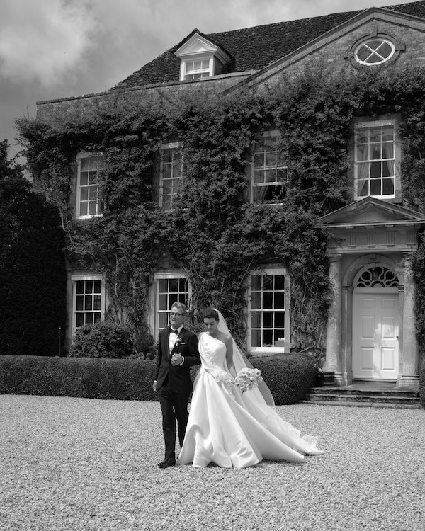 A Colorful Wedding Amongst the Costwolds Countryside