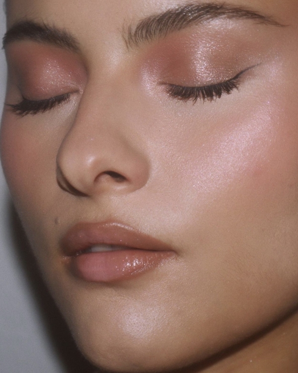 6 Eye-Catching Makeup Looks to Try for New Year’s Eve 2025