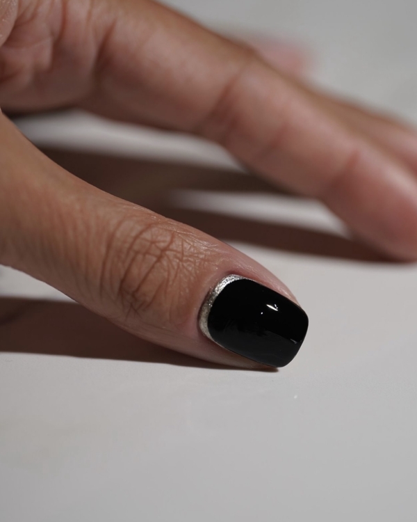 30 Nail Designs to Try This Holiday Season