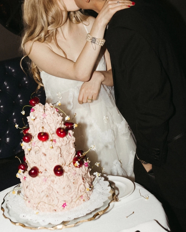 10 Major Wedding Cake Trends for 2025