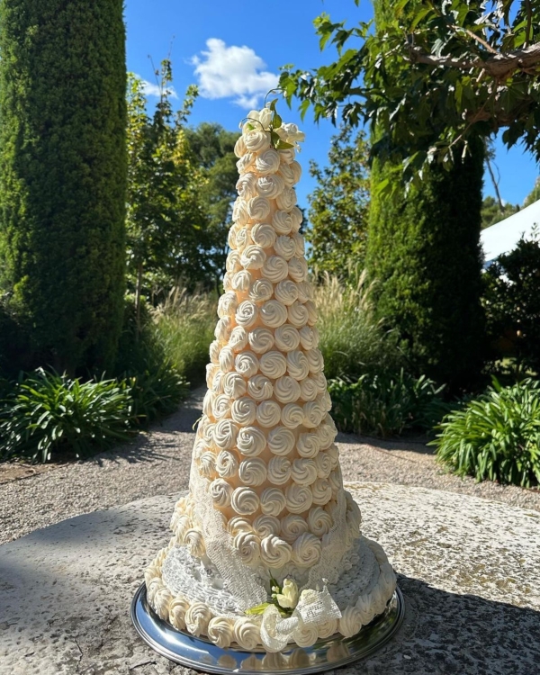 10 Major Wedding Cake Trends for 2025