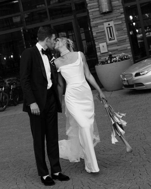 An Chic Buttercream Garden Wedding in Colorado