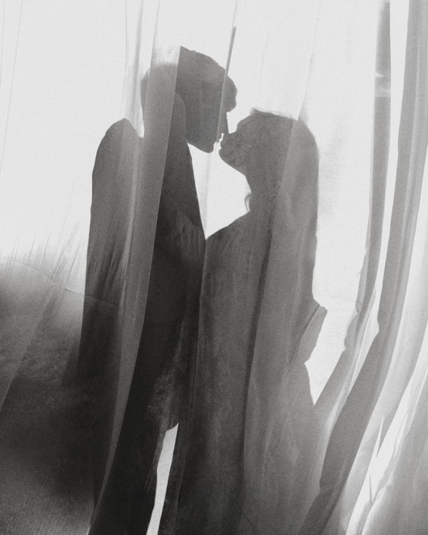 10 Photographer-Backed Wedding Portrait Pose Ideas to Save to Your Mood Board