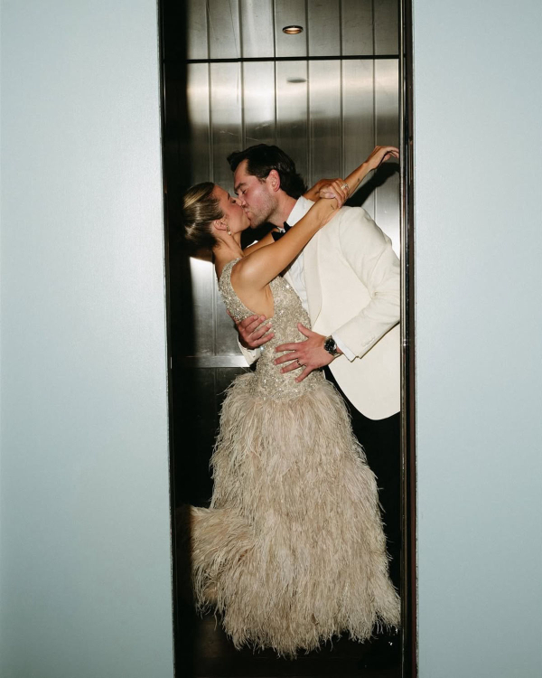 10 Photographer-Backed Wedding Portrait Pose Ideas to Save to Your Mood Board