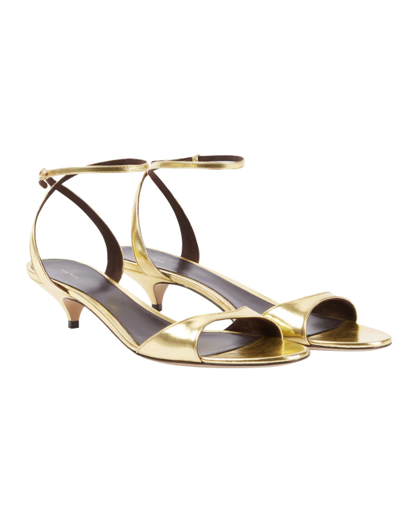 What Colors to Wear on New Year's Eve 2025?