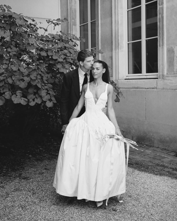 10 Photographer-Backed Wedding Portrait Pose Ideas to Save to Your Mood Board