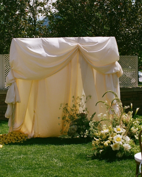 An Chic Buttercream Garden Wedding in Colorado