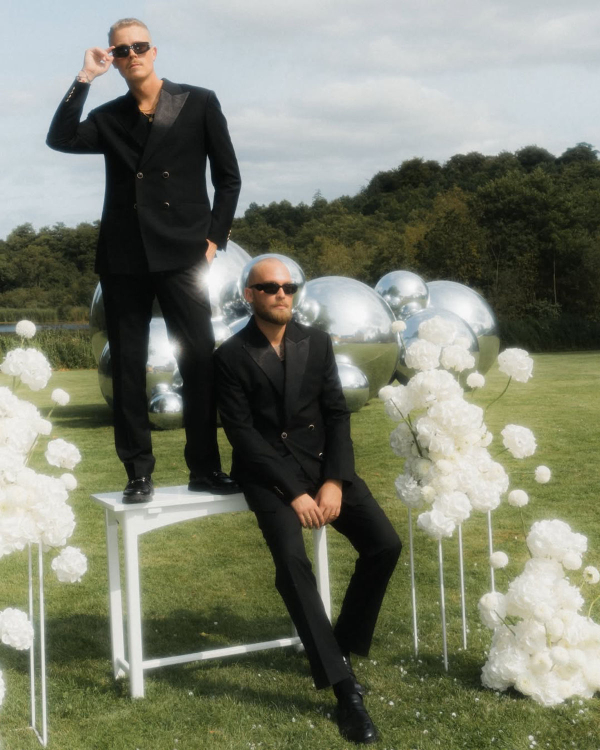 10 Photographer-Backed Wedding Portrait Pose Ideas to Save to Your Mood Board