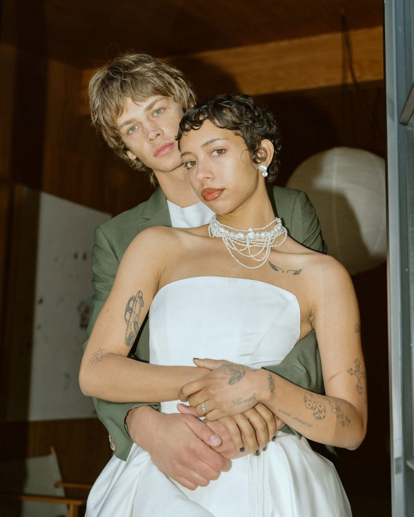 10 Photographer-Backed Wedding Portrait Pose Ideas to Save to Your Mood Board