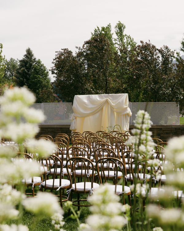 An Chic Buttercream Garden Wedding in Colorado