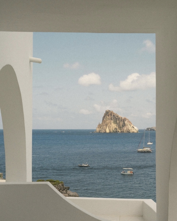 A Minimalist Seaside Wedding on the Breathtaking of Panarea, Sicily